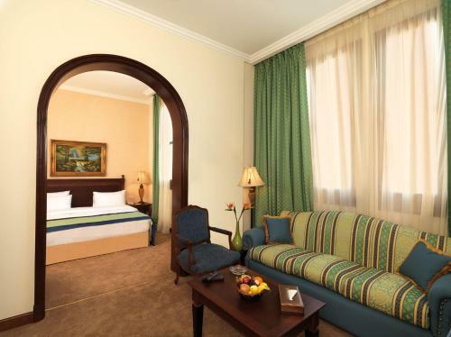 Le Patio Boutique Hotel Downtown