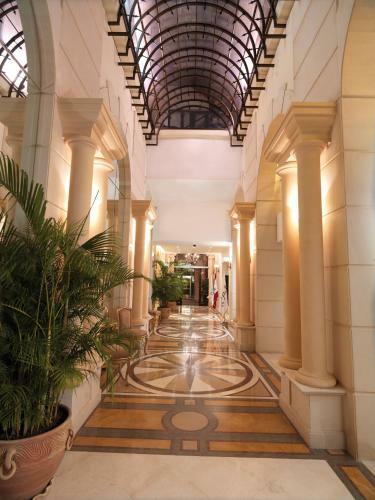 Le Patio Boutique Hotel Downtown