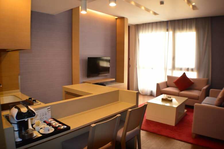 Hotel Saifi Suites