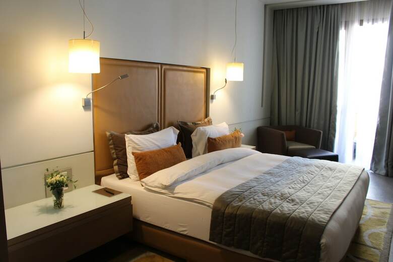 Hotel Saifi Suites