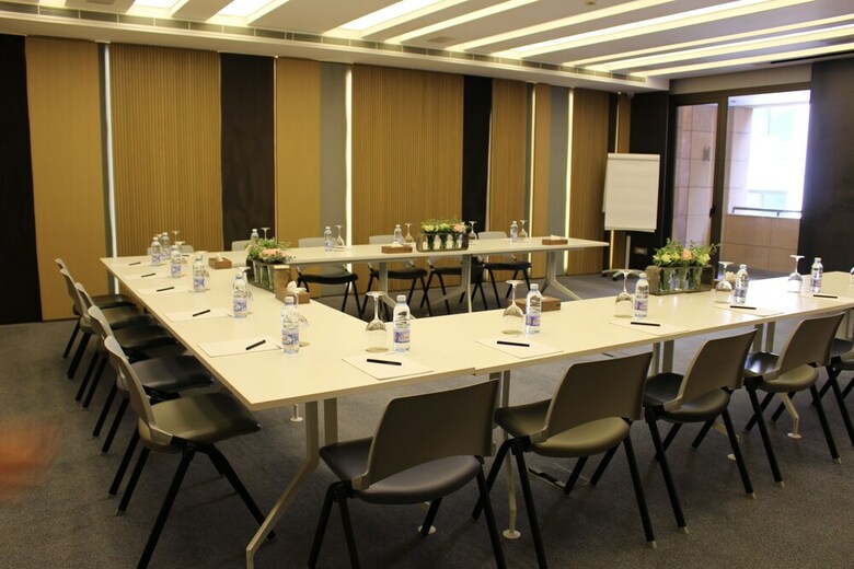 Hotel Saifi Suites