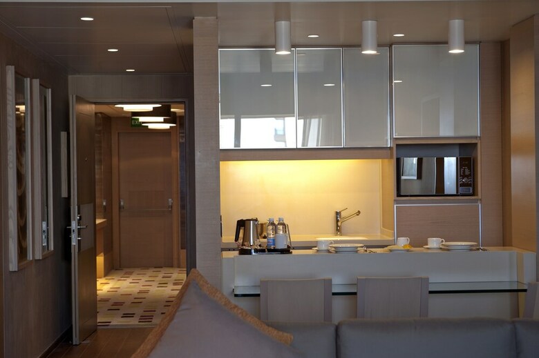 Hotel Saifi Suites