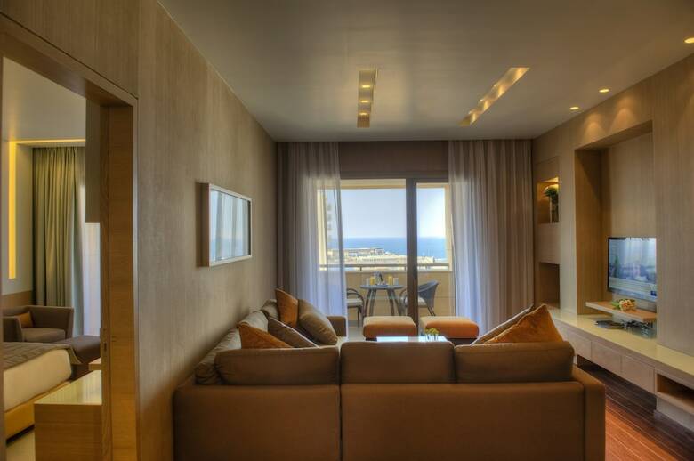 Hotel Saifi Suites