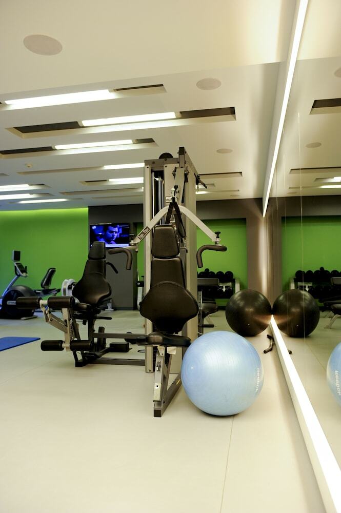 Hotel Saifi Suites