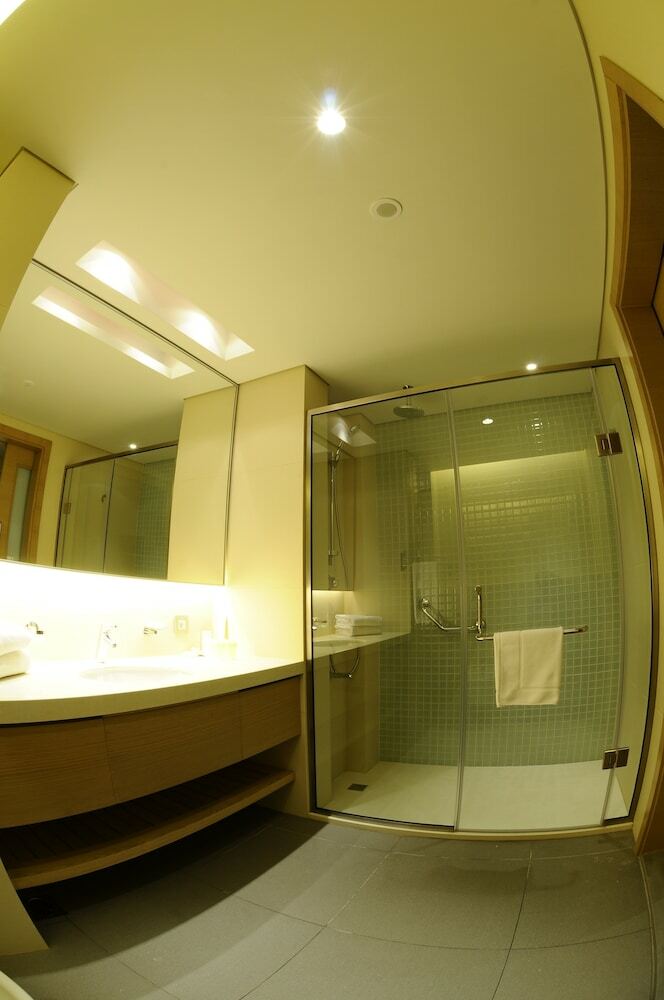 Hotel Saifi Suites