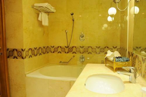 Warwick Palm Beach Hotel