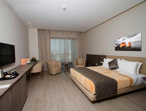 Promenade Hotel