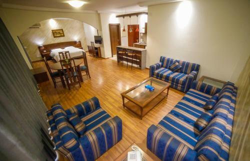 Aparthotel White House Suites