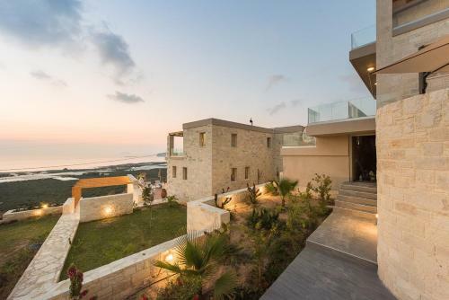 Kavousi Villa Sleeps 12 With Pool Air Con And Wifi