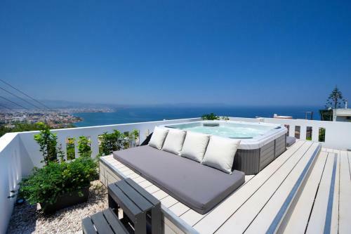 Apartment With Rooftop Hot Tub
