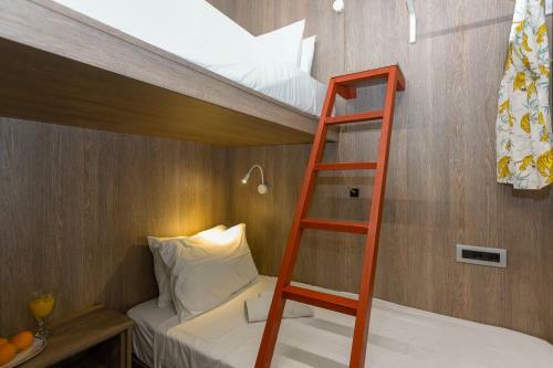 Loc Hospitality Urban Den