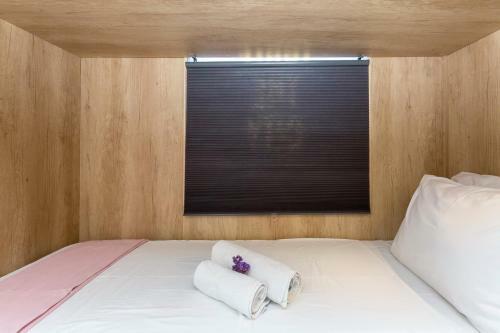 Loc Hospitality Urban Den