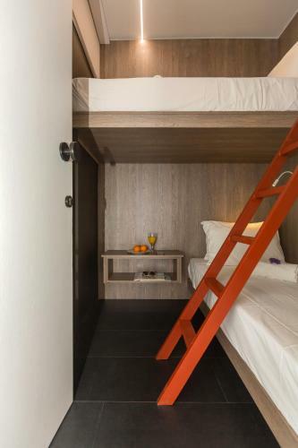Loc Hospitality Urban Den