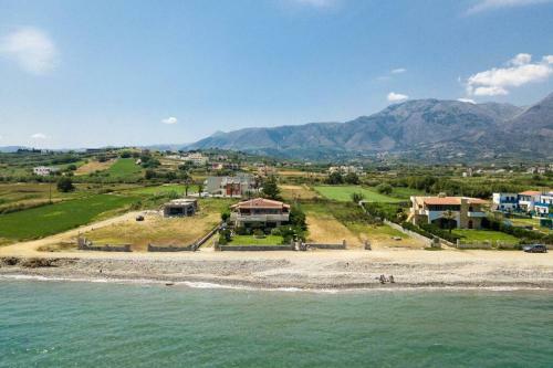 Effie Beach Front Apartment With Pool
