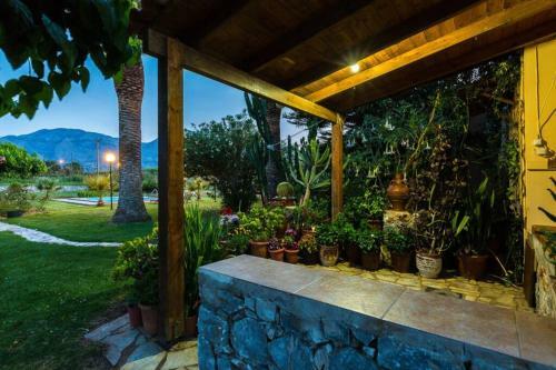 Effie Beach Front Apartment With Pool