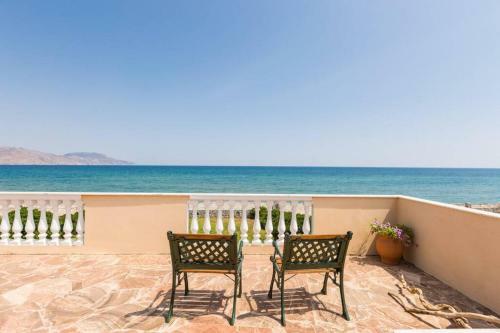 Effie Beach Front Apartment With Pool