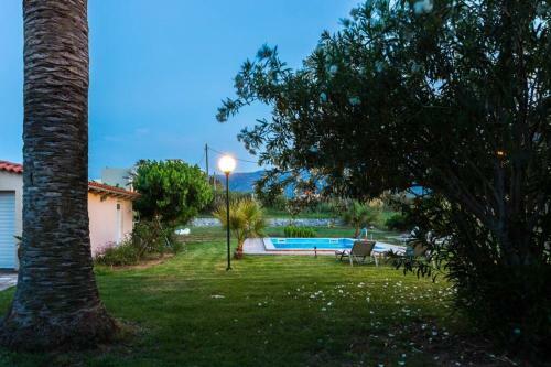 Effie Beach Front Apartment With Pool
