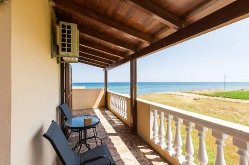 Effie Beach Front Apartment With Pool