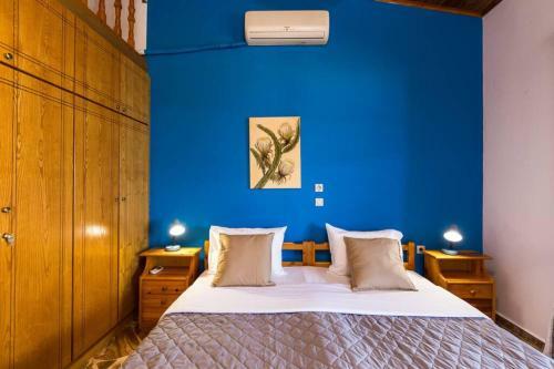 Effie Beach Front Apartment With Pool