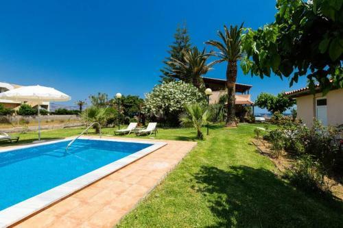 Effie Beach Front Apartment With Pool