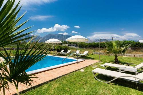 Effie Beach Front Apartment With Pool