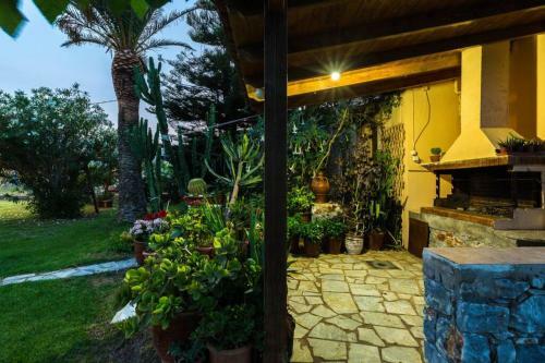 Effie Beach Front Apartment With Pool