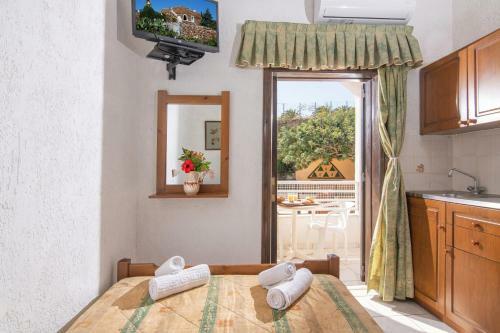Lovely Studio With Shared Pool Beautiful Garden
