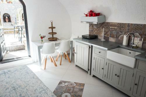 Avgonima Chios Spitakia Cottages