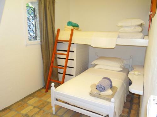 Chlomos Villa Sleeps 8 With Pool And Air Con