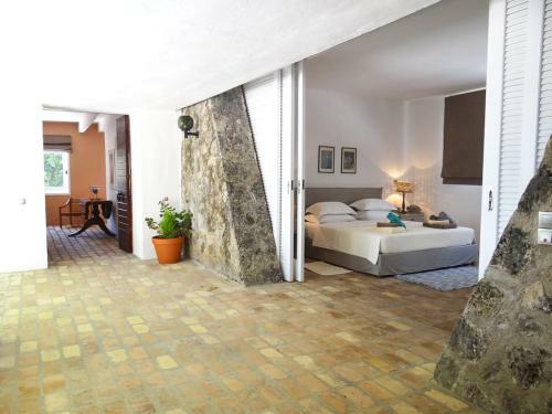 Chlomos Villa Sleeps 8 With Pool And Air Con
