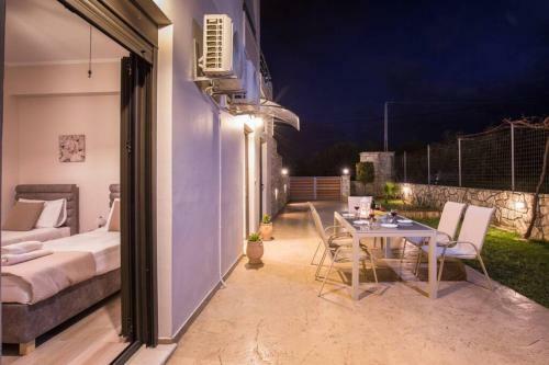 Iris Holiday House