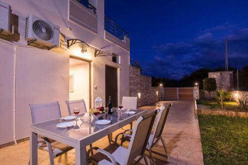 Iris Holiday House