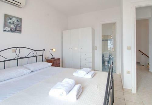 Villa In Kleismata Sleeps 7 Includes Swimming Pool And Air Con 9