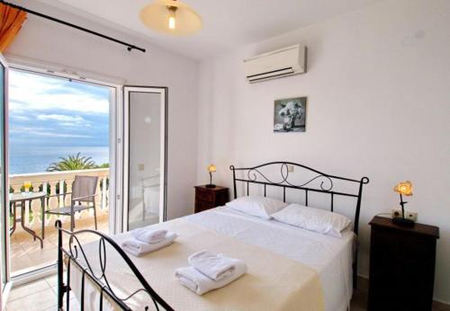 Villa In Kleismata Sleeps 7 Includes Swimming Pool And Air Con 9