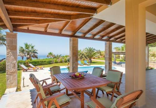 Villa In Kleismata Sleeps 7 Includes Swimming Pool And Air Con 9