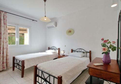 Villa In Kleismata Sleeps 7 Includes Swimming Pool And Air Con 9