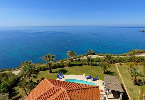 Villa In Kleismata Sleeps 7 Includes Swimming Pool And Air Con 9