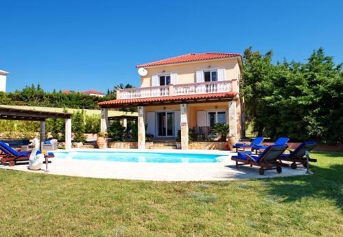 Villa In Kleismata Sleeps 7 Includes Swimming Pool And Air Con 9