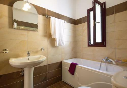 Villa In Kleismata Sleeps 7 Includes Swimming Pool And Air Con 5