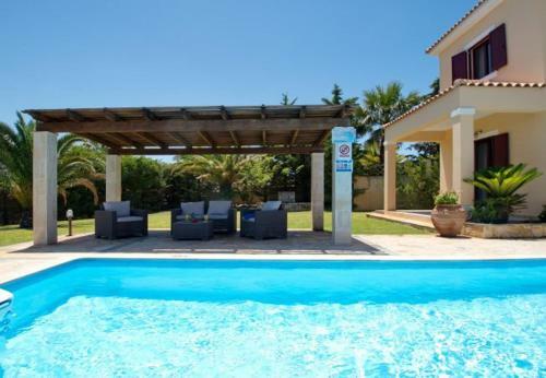 Villa In Kleismata Sleeps 7 Includes Swimming Pool And Air Con 5