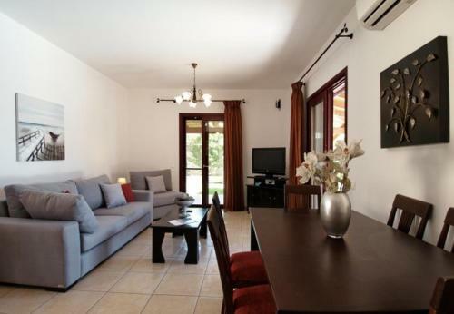 Villa In Kleismata Sleeps 7 Includes Swimming Pool And Air Con 5