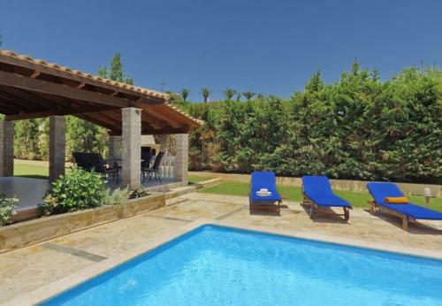 Villa In Kleismata Sleeps 7 Includes Swimming Pool And Air Con 5