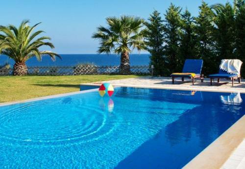 Villa In Kleismata Sleeps 7 Includes Swimming Pool And Air Con 1