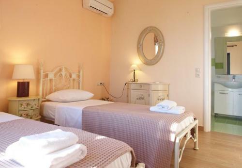 Villa In Kleismata Sleeps 7 Includes Swimming Pool And Air Con 1