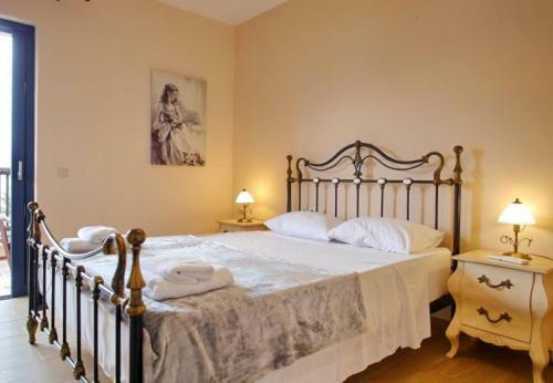 Villa In Kleismata Sleeps 7 Includes Swimming Pool And Air Con 1