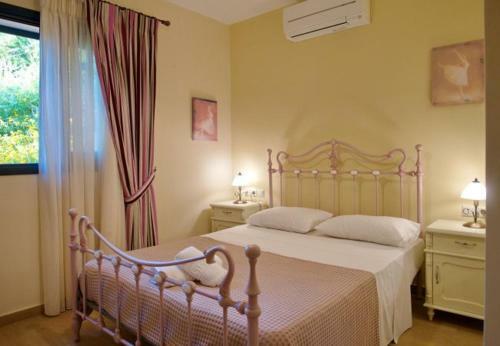 Villa In Kleismata Sleeps 7 Includes Swimming Pool And Air Con 1