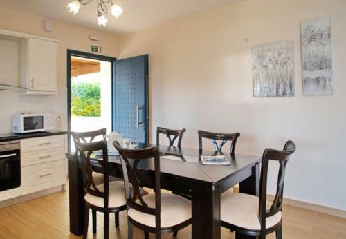 Villa In Kleismata Sleeps 7 Includes Swimming Pool And Air Con 1