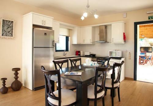 Villa In Kleismata Sleeps 7 Includes Swimming Pool And Air Con 1