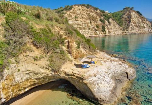 Villa In Kleismata Sleeps 7 Includes Swimming Pool And Air Con 1