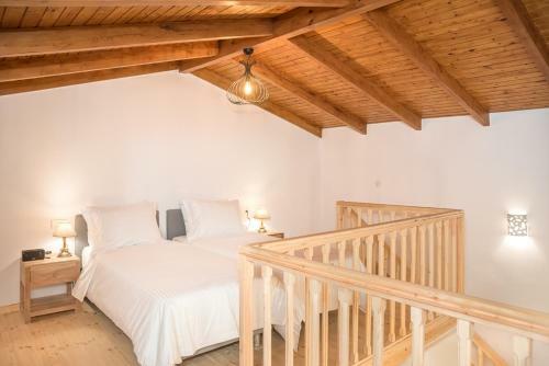 Kokkinon Khorion Villa Sleeps 16 With Pool And Air Con